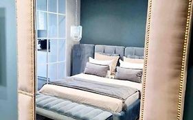 Atlant Luxury Apartments On Golovna Навпроти Тц Депот, Безконтактне Заселення